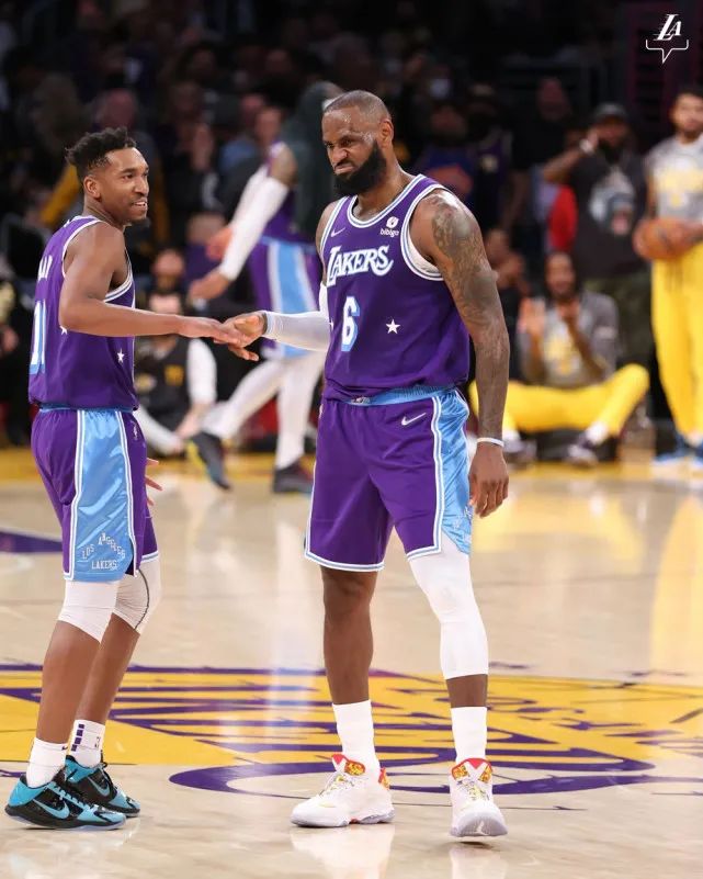 看哭了！詹姆斯狂砍50分7板6助！对天咆哮！休闲区蓝鸢梦想 - Www.slyday.coM