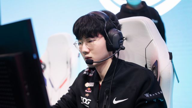 BLG官宣UZI首发，猪狗大战今日上演，神的机遇终于到来！休闲区蓝鸢梦想 - Www.slyday.coM