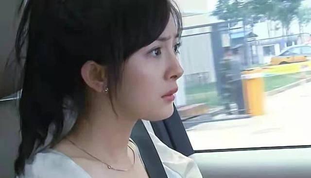 杨幂开车的这一系列图片非常火.她