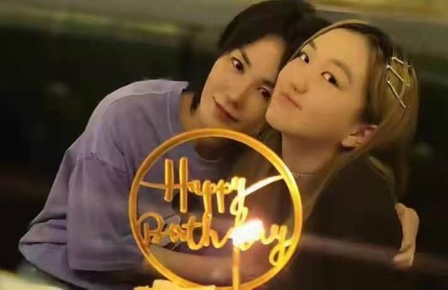 52岁王菲简直是逆生长!换了新造型颜值大变,穿卫衣嫩得像小花休闲区蓝鸢梦想 - Www.slyday.coM 52岁王菲简直是逆生长!换了新造型颜值大变,穿卫衣嫩得像小花休闲区蓝鸢梦想 - Www.slyday.coM