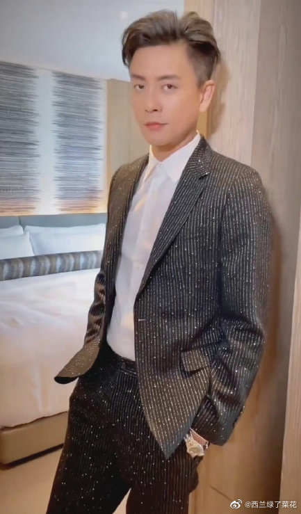 黄宗泽晒自己做的油盐水九肚鱼这个鱼看着好香啊