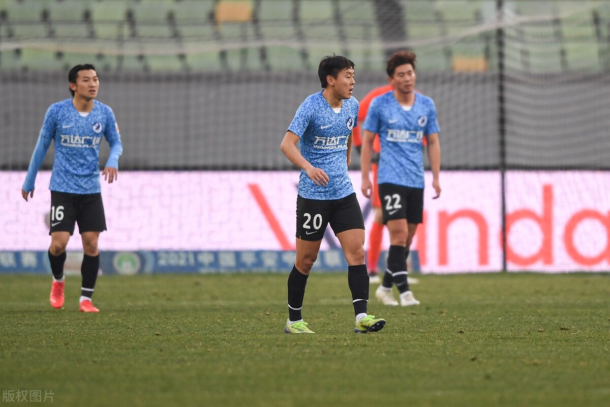 大连人完成股改万达交出控制权承担债务未来3年继续投资球队