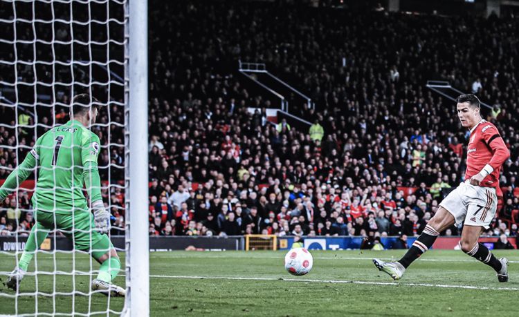 C罗帽子戏,登顶足坛第一射手!曼联3休闲区蓝鸢梦想 - Www.slyday.coM C罗帽子戏,登顶足坛第一射手!曼联3休闲区蓝鸢梦想 - Www.slyday.coM