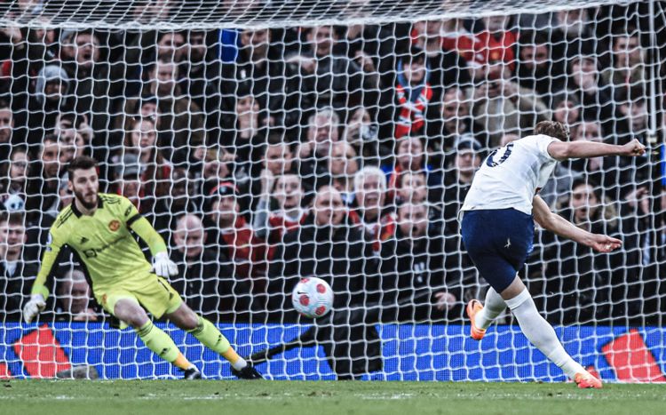 C罗帽子戏,登顶足坛第一射手!曼联3休闲区蓝鸢梦想 - Www.slyday.coM C罗帽子戏,登顶足坛第一射手!曼联3休闲区蓝鸢梦想 - Www.slyday.coM