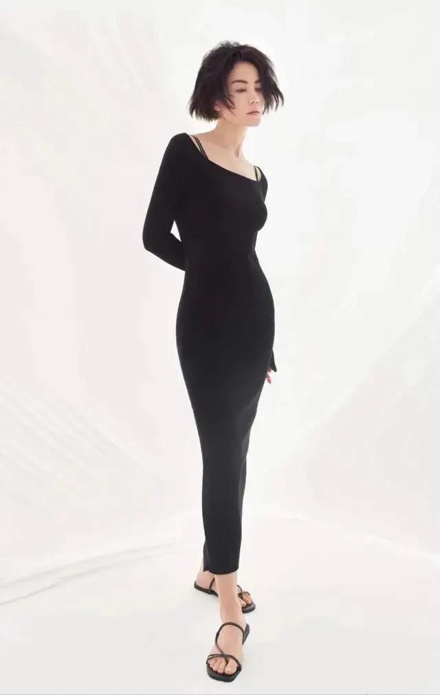 52岁王菲简直是逆生长!换了新造型颜值大变,穿卫衣嫩得像小花休闲区蓝鸢梦想 - Www.slyday.coM 52岁王菲简直是逆生长!换了新造型颜值大变,穿卫衣嫩得像小花休闲区蓝鸢梦想 - Www.slyday.coM