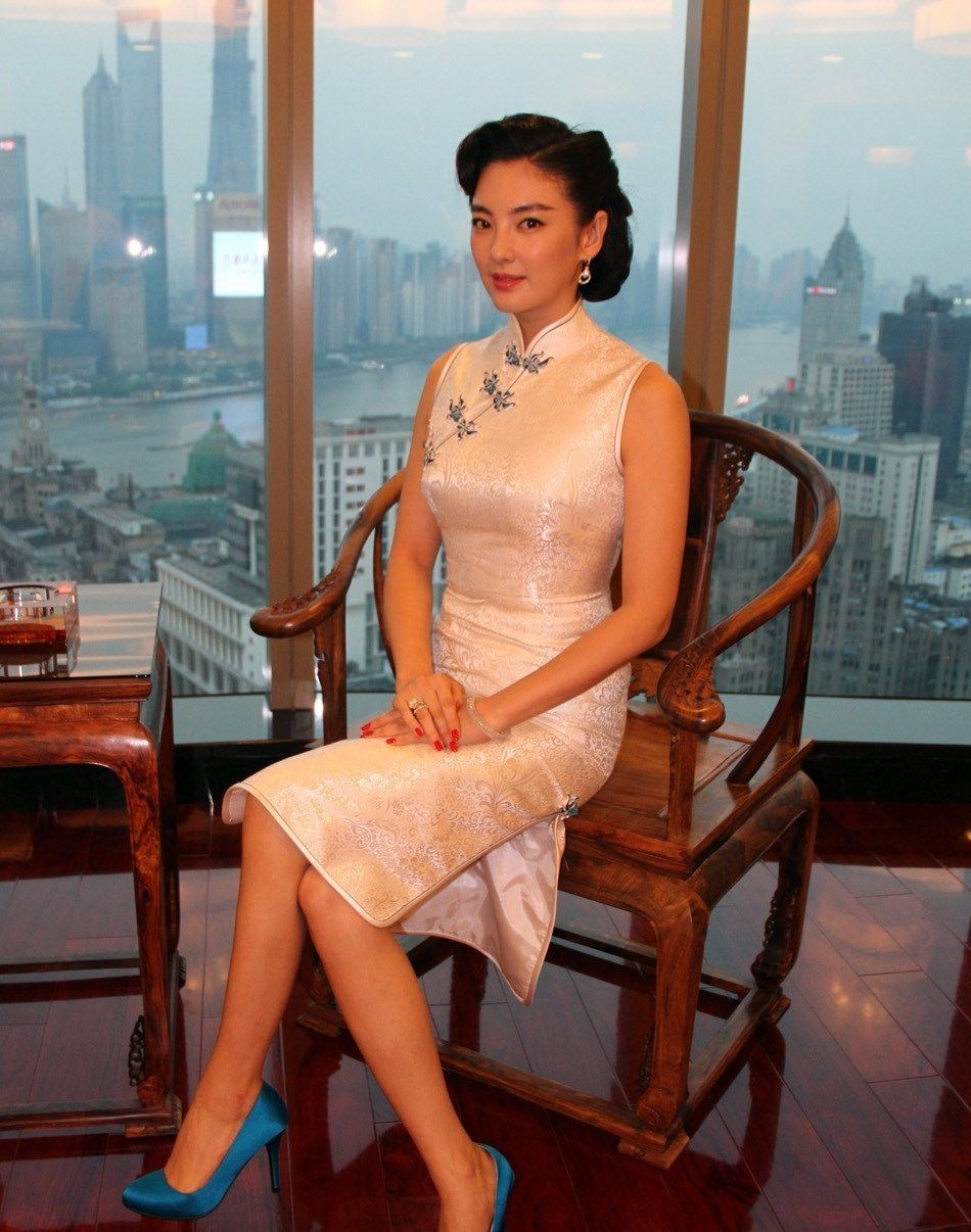 成也旗袍败也旗袍34岁杨幂与33岁张雨绮旗袍同框好身材翻车