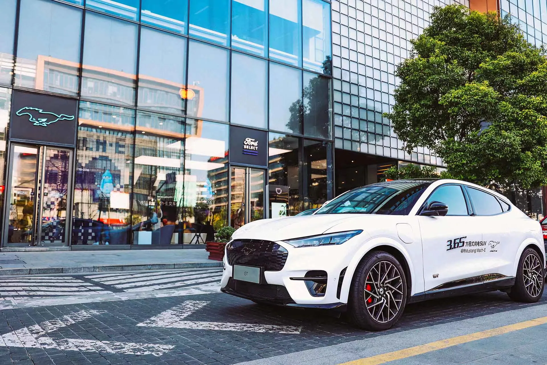 （福特Mustang Mach-E在国内市场正式开启交付。图片来自公司官网）