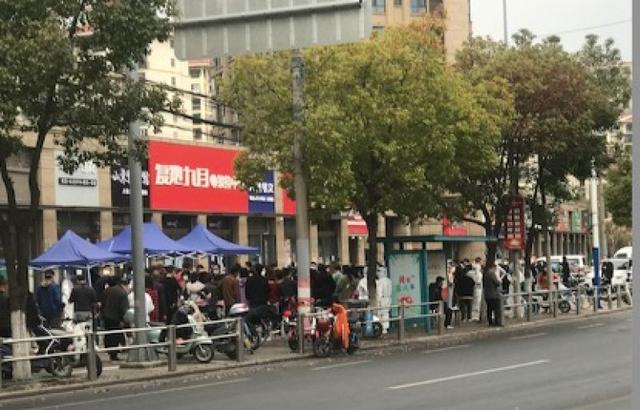 上海新增本土病例“6+55”，客运站暂停运营，多区开展封闭核酸检测休闲区蓝鸢梦想 - Www.slyday.coM