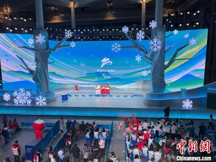 延庆冬残奥颁奖广场颁奖仪式。 延庆冬残奥颁奖广场运行团队供图