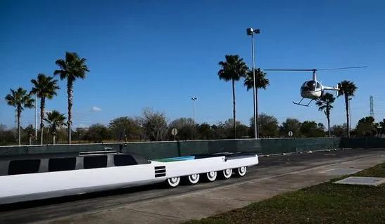 世界上最长汽车拥有高尔夫球场泳池和停机坪价值高达2536万元