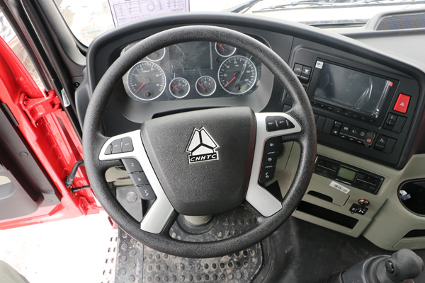 双卧铺气囊座椅amt变速箱实拍重汽豪沃n5g中卡卡车之友网