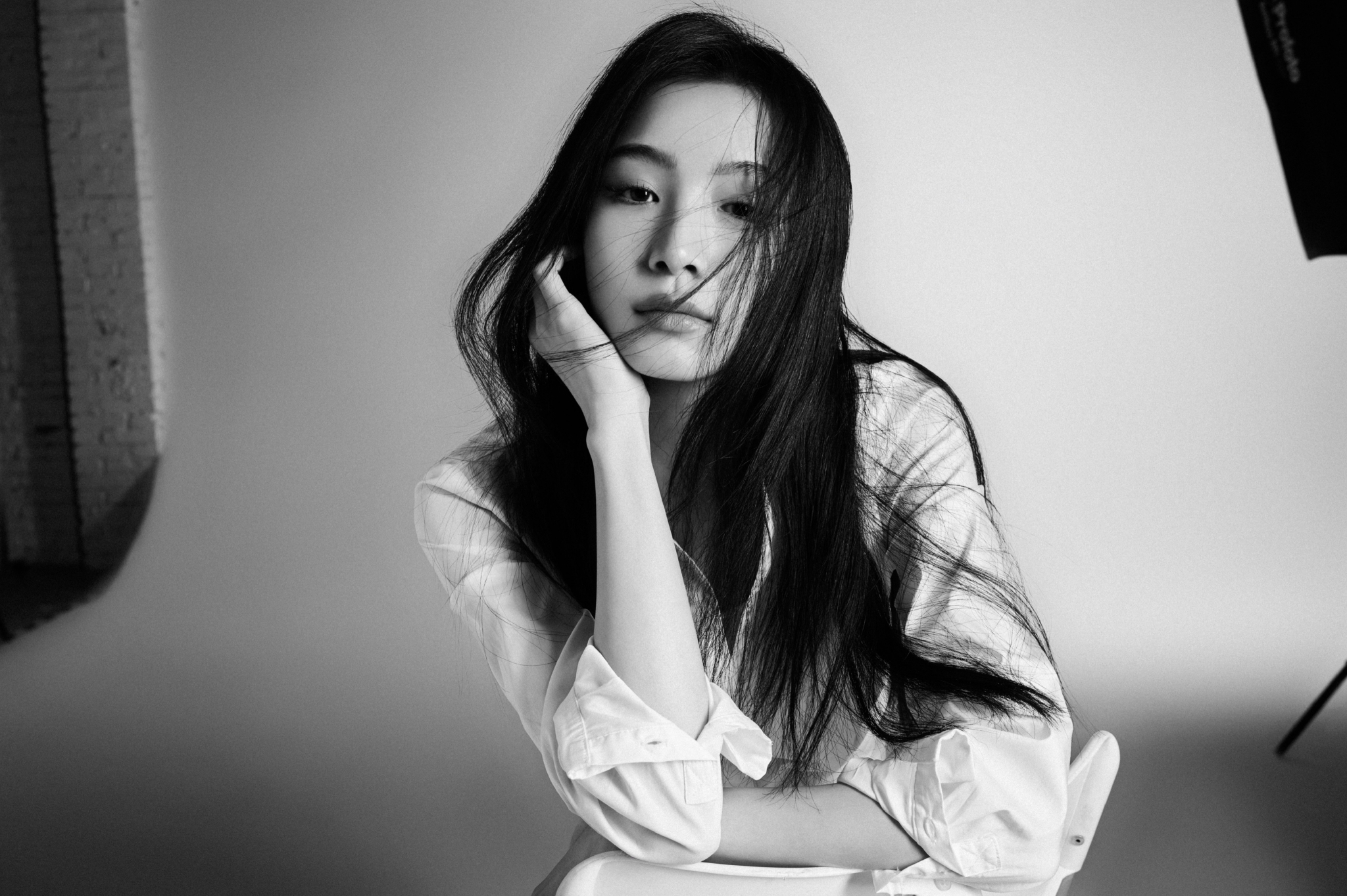 欢娱影视演员张楠zz今日释出黑白情绪感大片