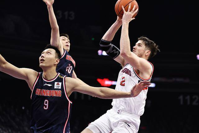 好差,伤病也多,年轻人要加油了,明年上来几个锋线好苗子,苏伟可以退了