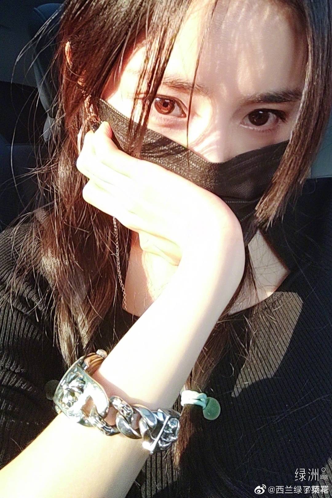 杨幂晒比耶wink自拍幂姐真的好美这次的wink太让人心动了