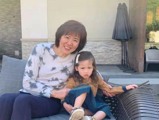 61岁郎平退休后状态佳!穿休闲装年轻不少,换了新造型颜值大变休闲区蓝鸢梦想 - Www.slyday.coM 61岁郎平退休后状态佳!穿休闲装年轻不少,换了新造型颜值大变休闲区蓝鸢梦想 - Www.slyday.coM