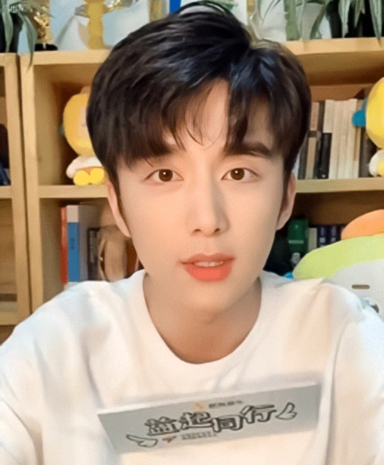 张新成主演改编自小说小南风电视剧微暗之火杀青