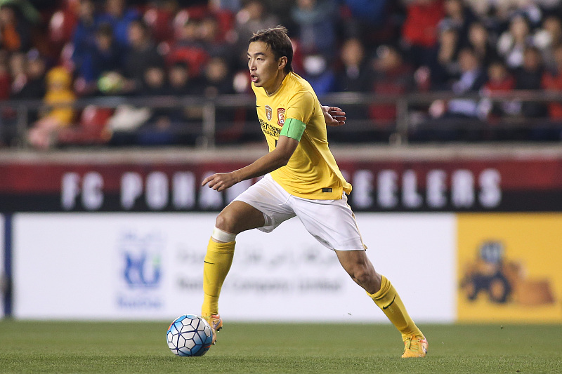 冯潇霆曾经留洋韩国k联赛2年,先后效力于大邱队和全北现代队.