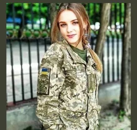 乌克兰女演员阵亡图片
