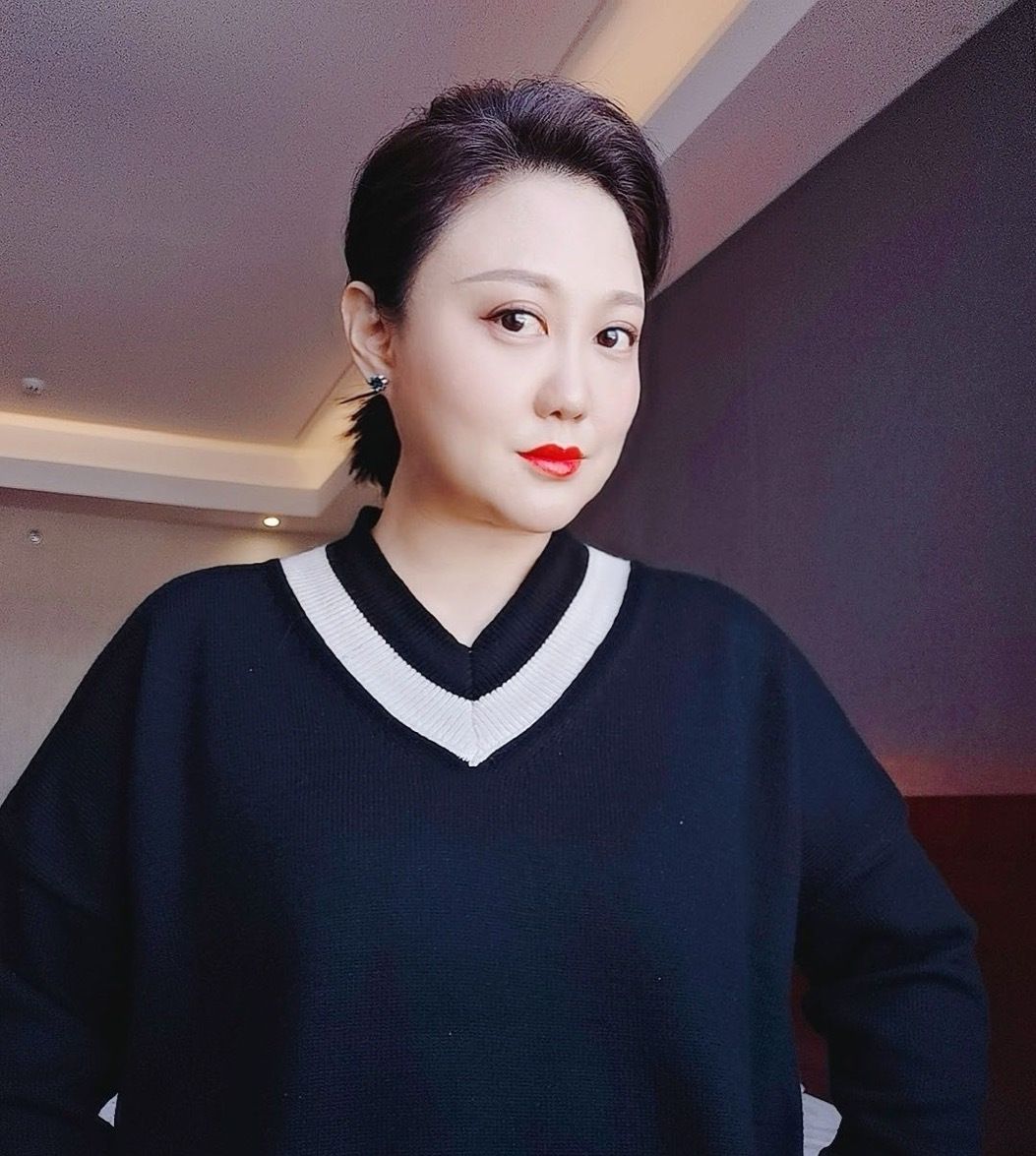 杨晓丹虽然出道多年,电视剧演了不少却总是配角,但却和正午阳光有着不