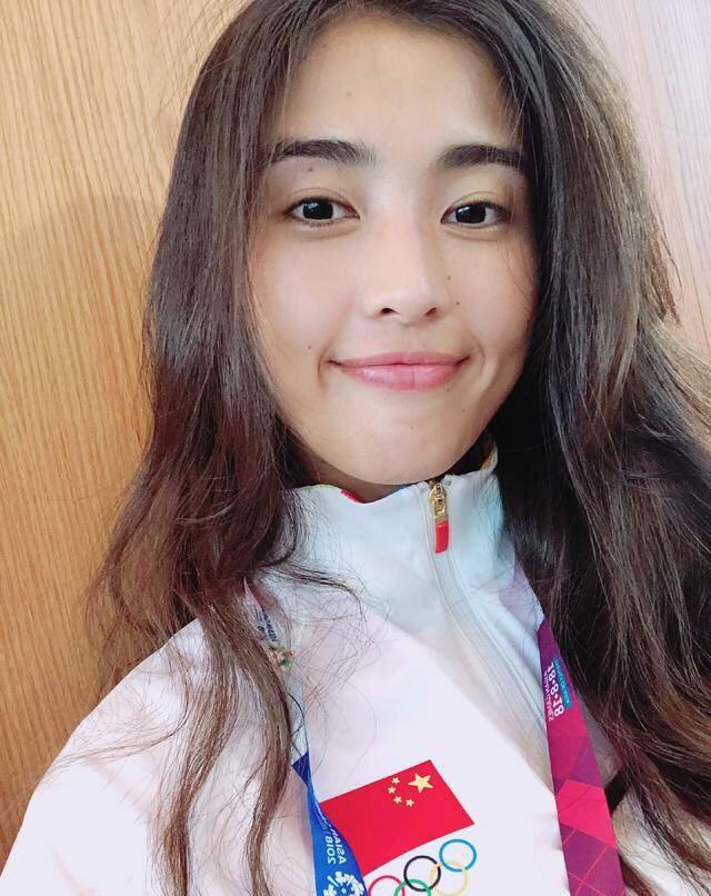 女足门神赵丽娜颜值出众身材高挑完全是一番超模的模样