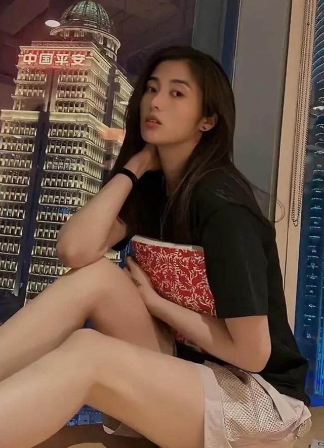 女足门神赵丽娜颜值出众身材高挑完全是一番超模的模样