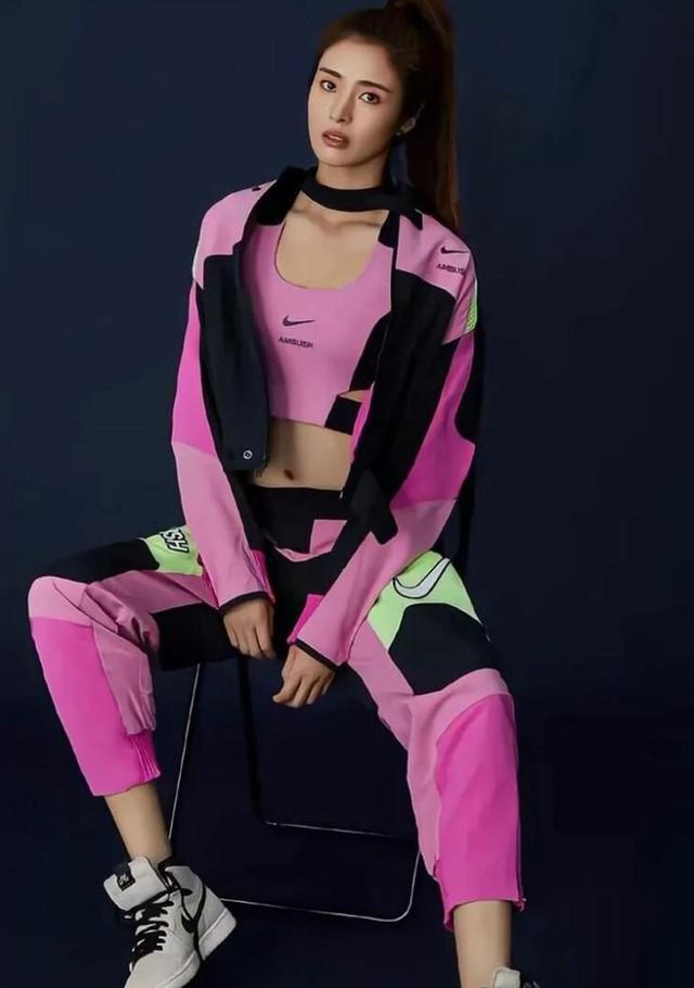 女足门神赵丽娜颜值出众身材高挑完全是一番超模的模样