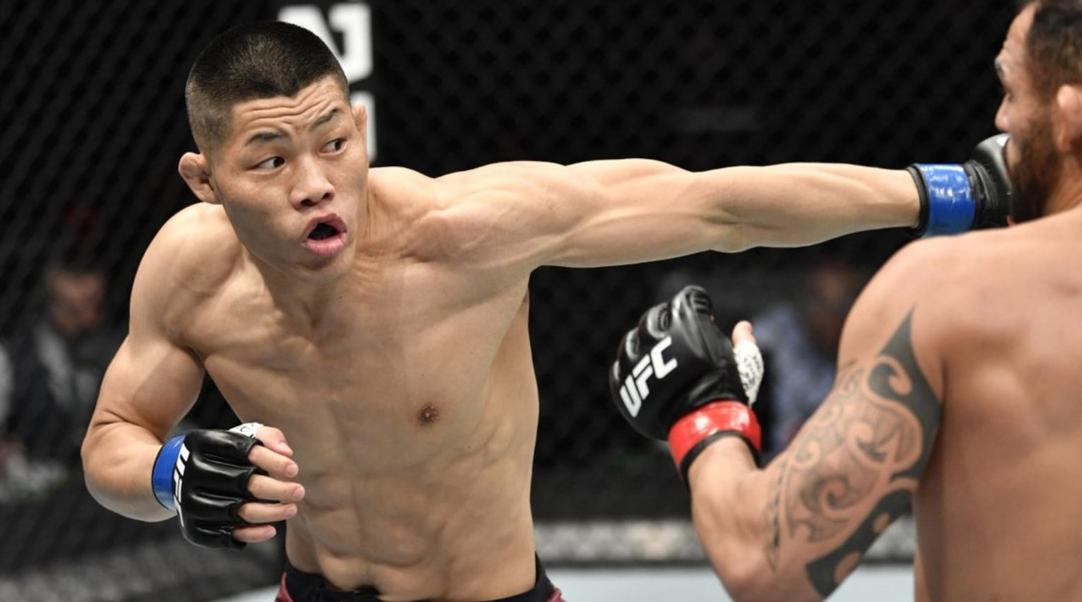 mma擂台上的暴力ko李景亮表现让人热血67