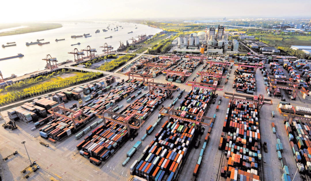 长江干线港口集装箱吞吐量同比增速加快