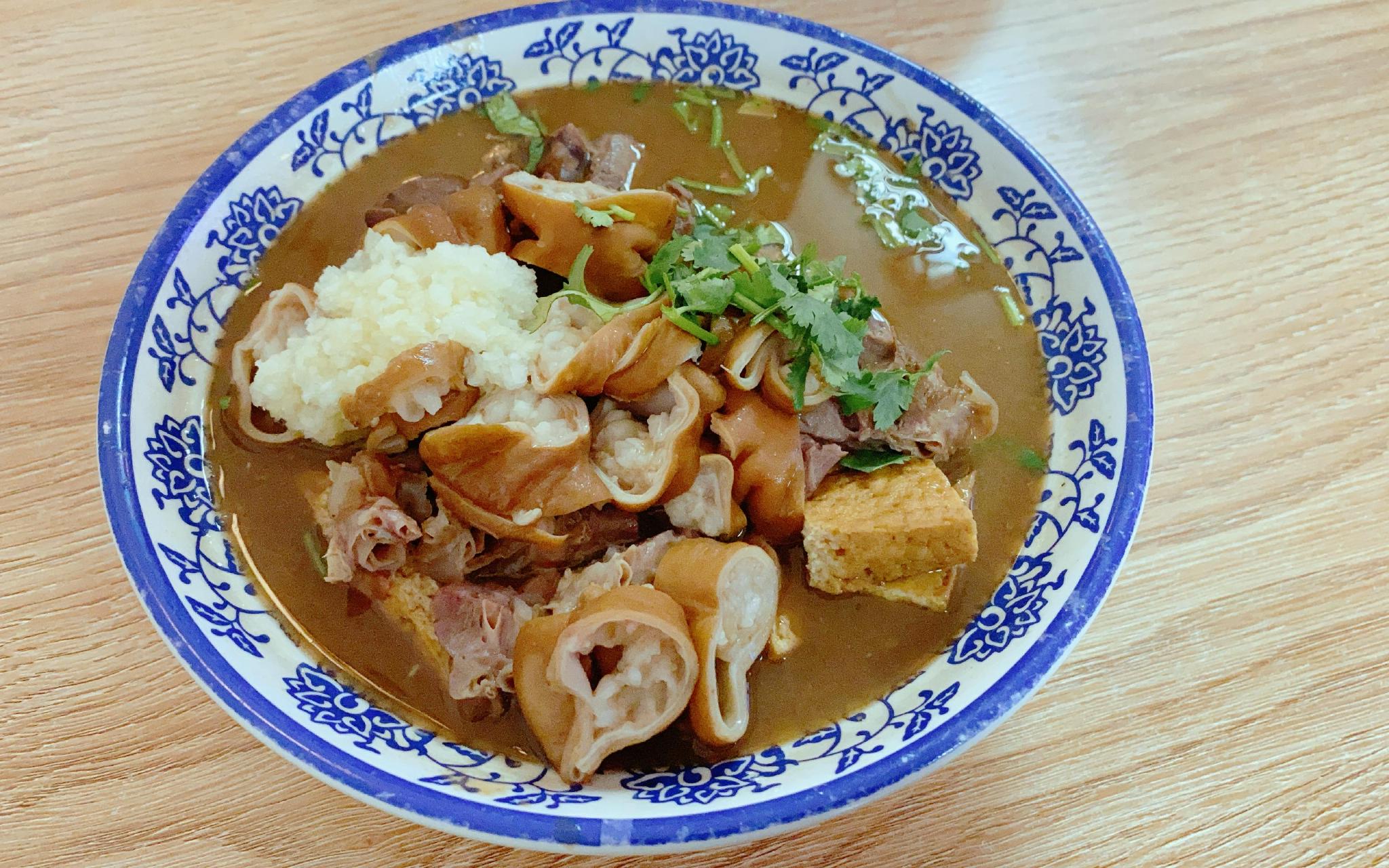 好吃寻味尖叫菜之卤煮宫廷菜的民间版