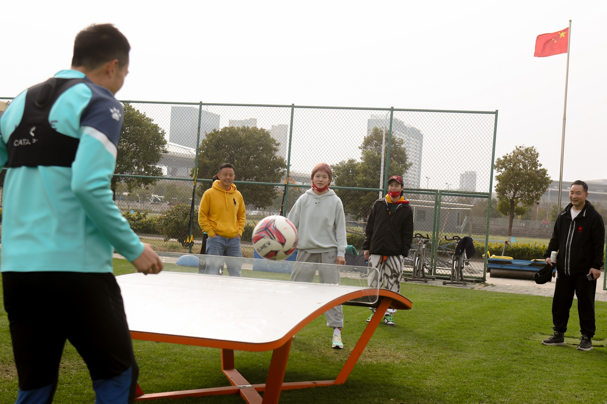 国内女足大环境在慢慢改善,期望越来越多女孩走上绿茵场|张馨|足球