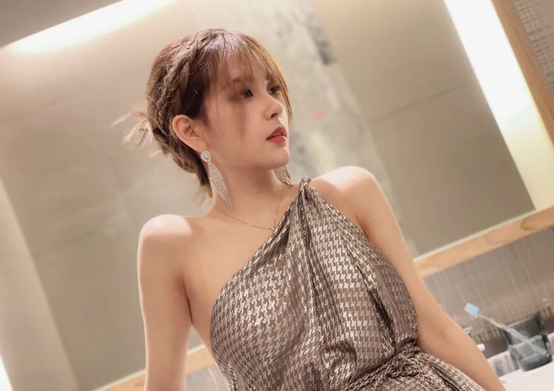 据网上的公开资料显示,rita小雨桑身高1米67.