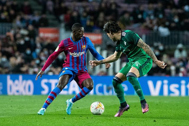 对阵奥萨苏纳的比赛第20分钟,登贝莱就复刻了经典的"梅西走廊",从右路