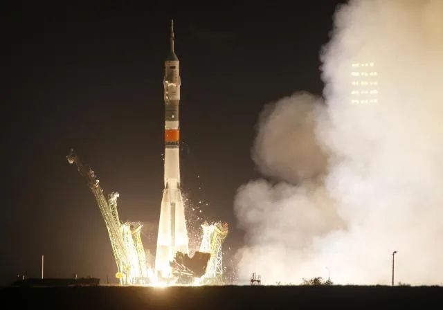 ▲2019年7月20日，在哈萨克斯坦境内拜科努尔发射场，“联盟MS-13”载人飞船由“联盟-FG”运载火箭发射升空，并于7月21日与国际空间站顺利对接。图/新华社
