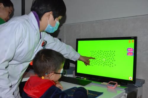 娄底“板凳妈妈”临时公交站背后的暖心故事：公益救助步履不停，娄底爱尔眼科助贫困小患者“点亮未来”休闲区蓝鸢梦想 - Www.slyday.coM