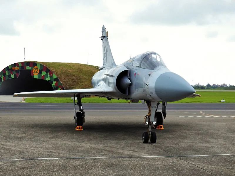 资料图片:台军"幻影2000"战机.