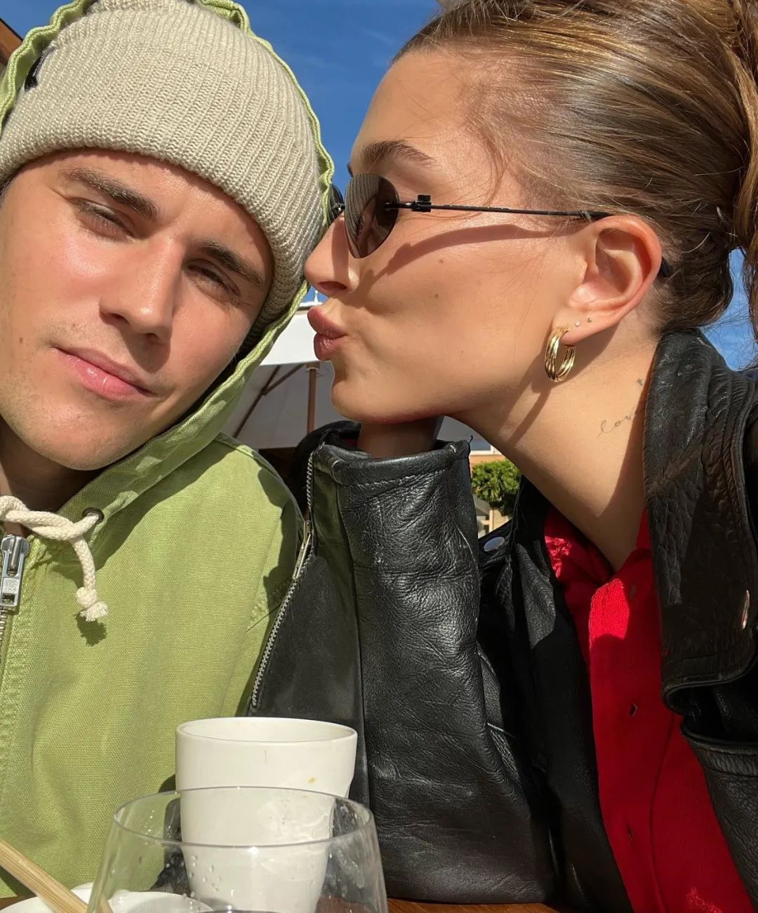 狗粮炫我嘴里比伯夫妇的情侣穿搭也太配了吧