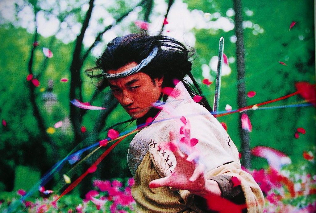 凭令狐冲,李亚鹏成了内地最红的小生之一,桃花过处,风头一时无俩.