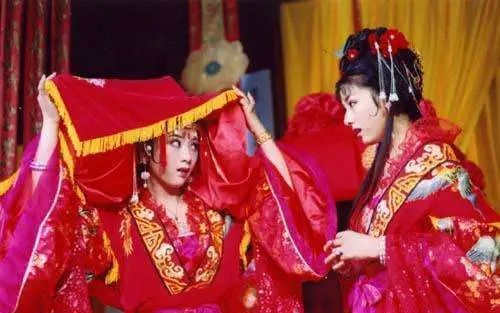 新《上错花轿嫁对郎》来了,对比服化道,黄奕小李琳真是“天仙”休闲区蓝鸢梦想 - Www.slyday.coM