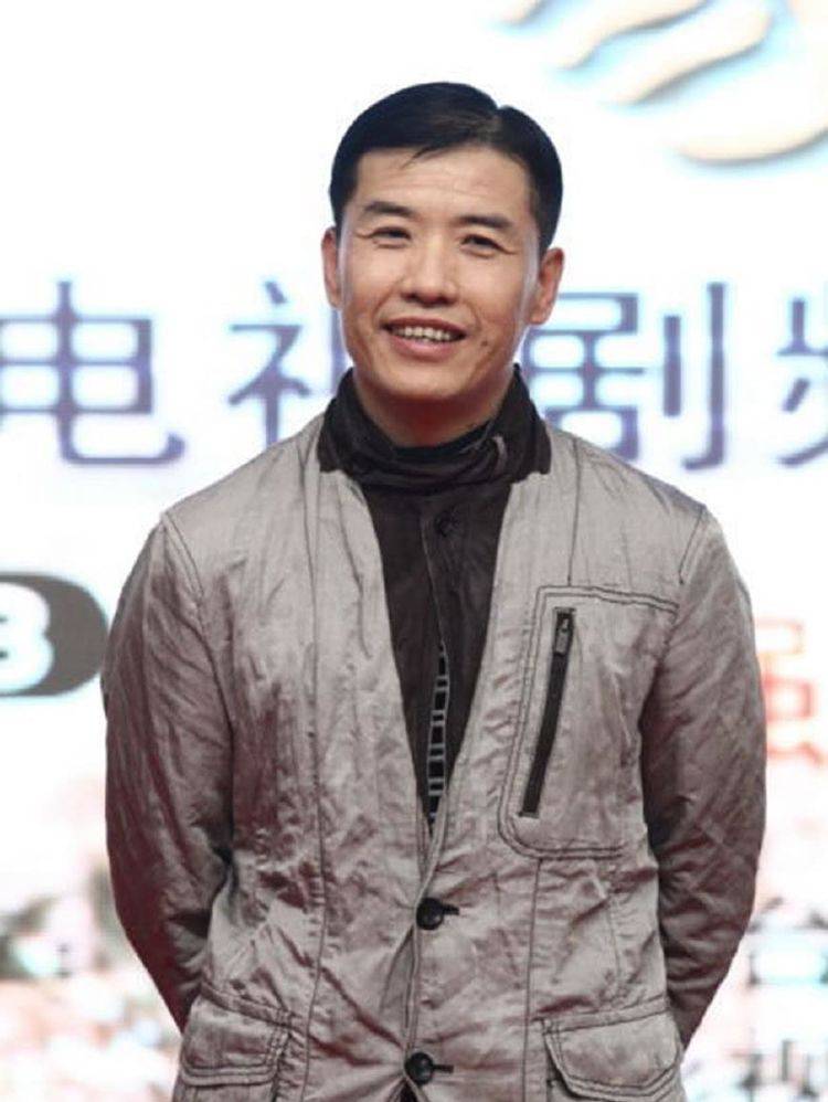 但当年演员关小平在扮演赵四的时候,就已经火了,《乡村爱情》当时非常