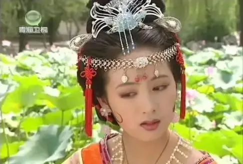 新《上错花轿嫁对郎》来了,对比服化道,黄奕小李琳真是“天仙”休闲区蓝鸢梦想 - Www.slyday.coM 新《上错花轿嫁对郎》来了,对比服化道,黄奕小李琳真是“天仙”休闲区蓝鸢梦想 - Www.slyday.coM