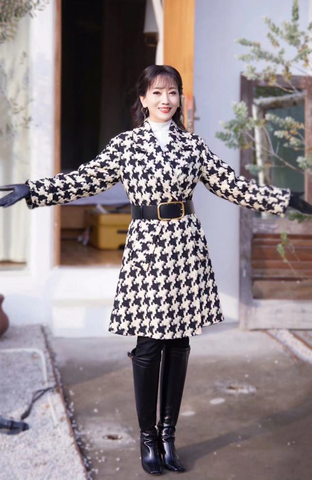 30以后学赵雅芝穿搭经典耐看基础单品也能穿出高级感