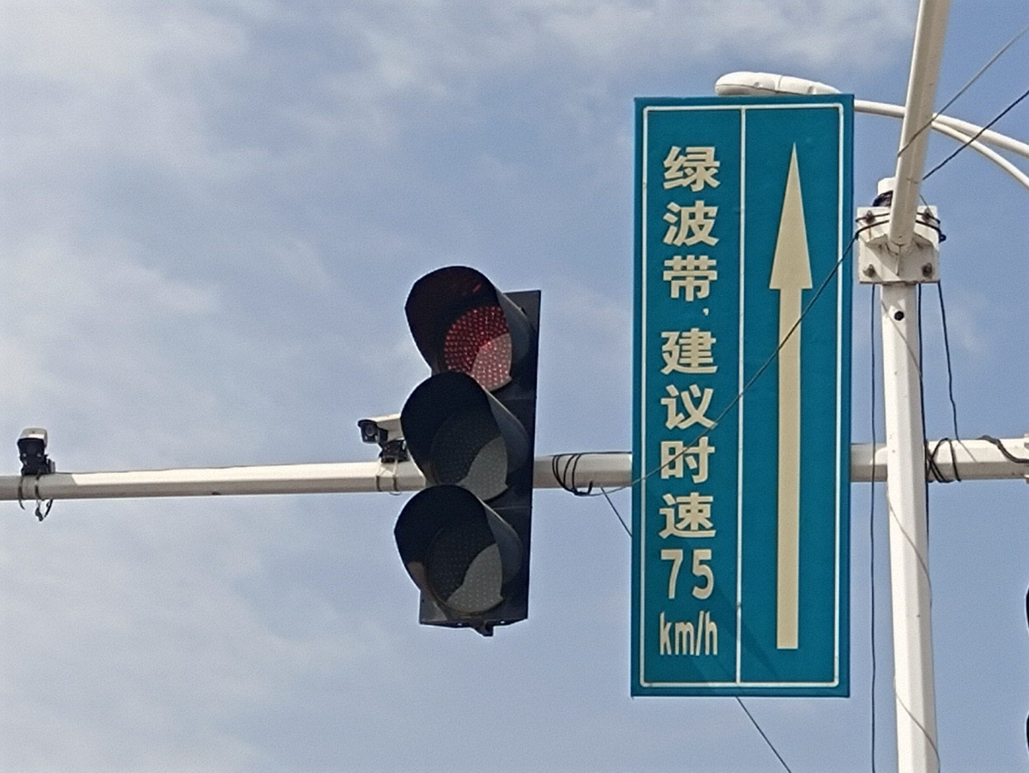 40多个红绿灯要等20个郑开大道的绿波带为何形同虚设