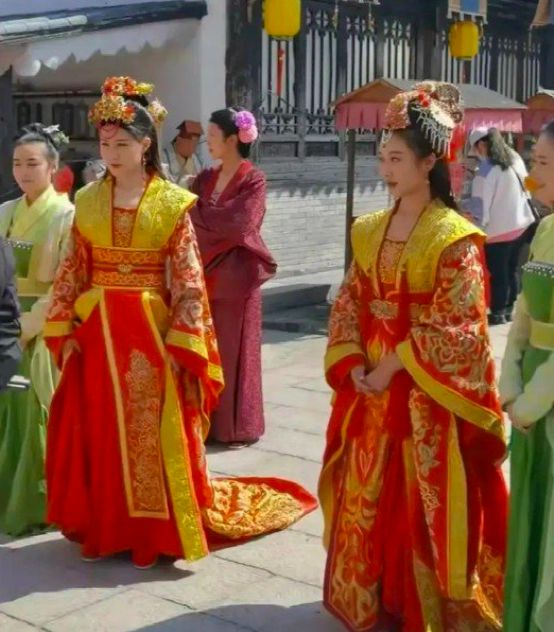 新《上错花轿嫁对郎》来了,对比服化道,黄奕小李琳真是“天仙”休闲区蓝鸢梦想 - Www.slyday.coM