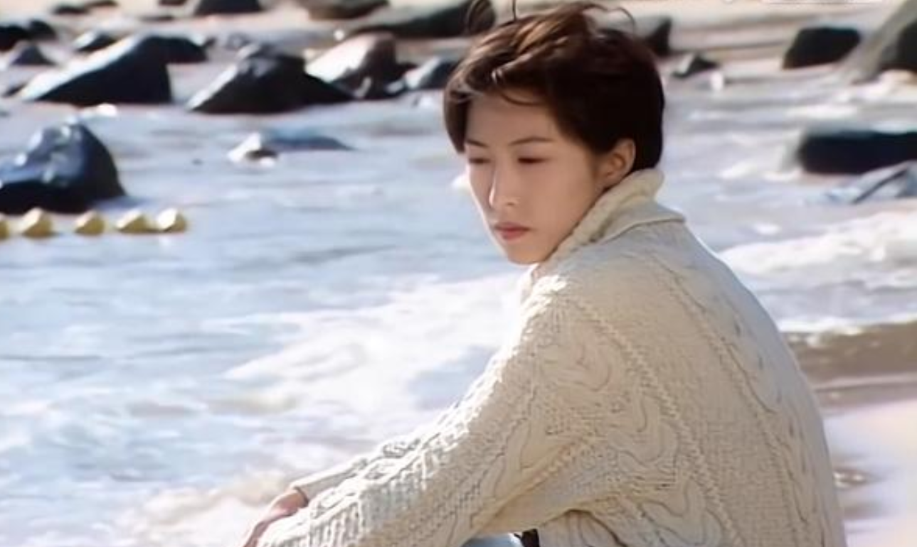 《笑看风云》里把她插到郑伊健和陈松伶的cp里,但包文龙没有喜欢过她.