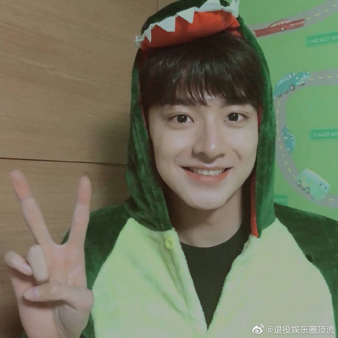 等比例长大的林一焯