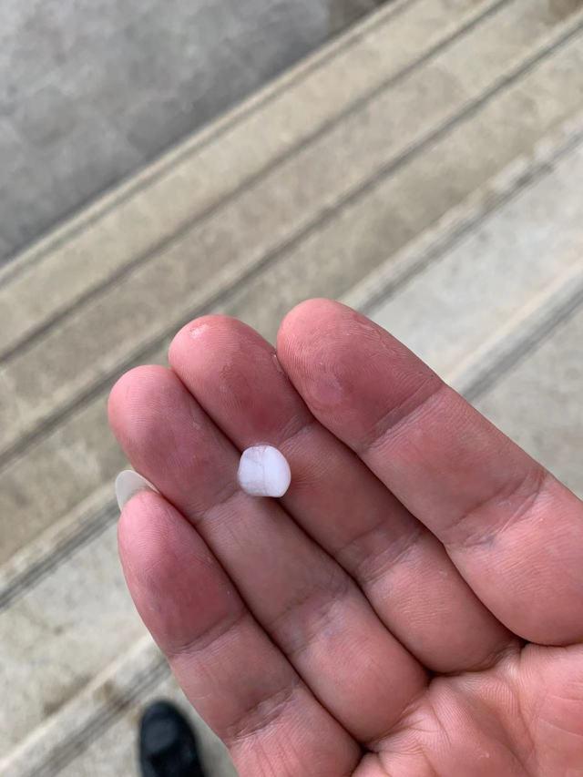 杭州市气象台发布大风黄色预警信号，临安青山湖街道下起了冰雹休闲区蓝鸢梦想 - Www.slyday.coM