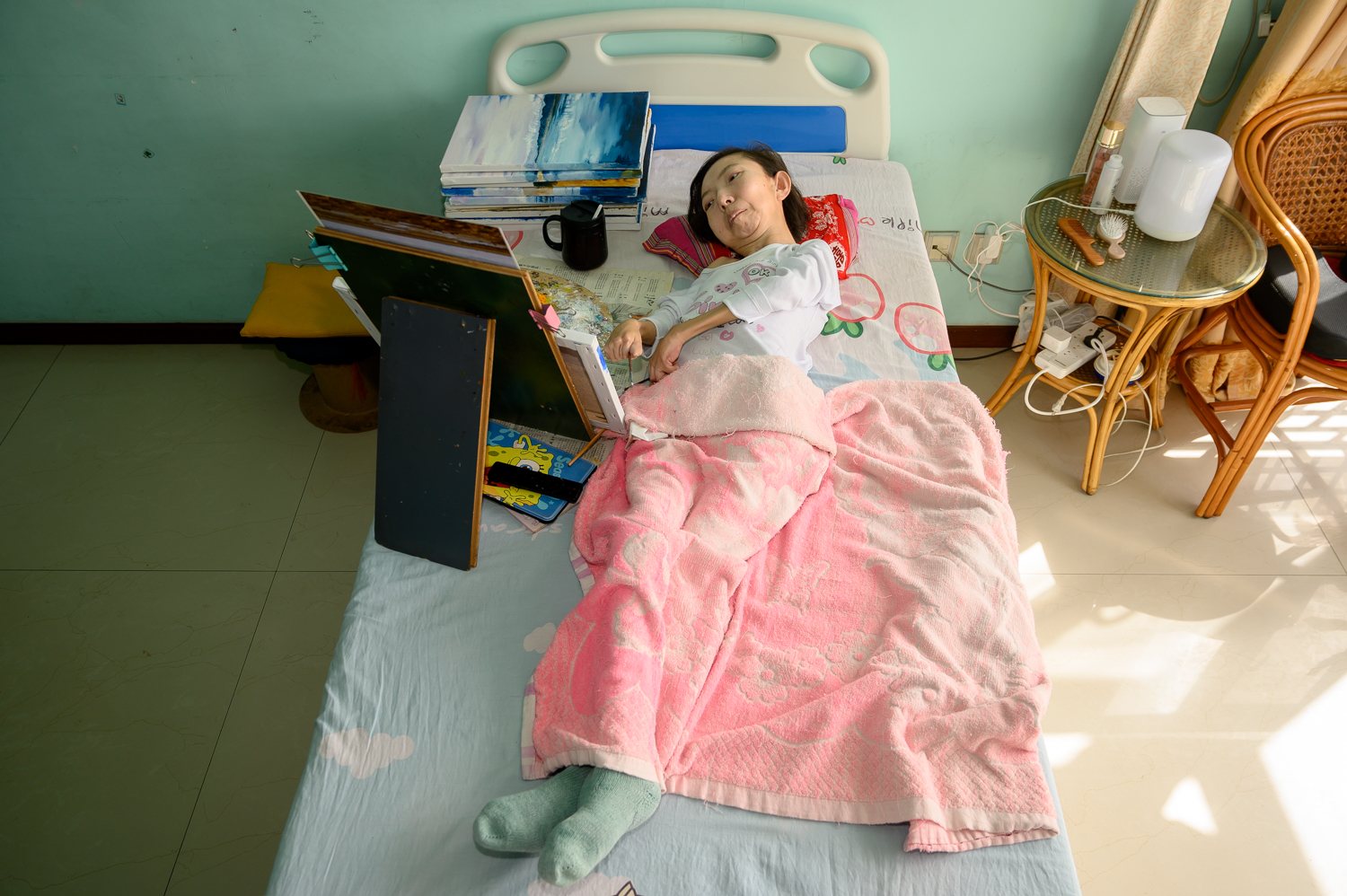 太原全瘫女子床上作画，被称为“病床上的女梵高”，将办个人画展休闲区蓝鸢梦想 - Www.slyday.coM