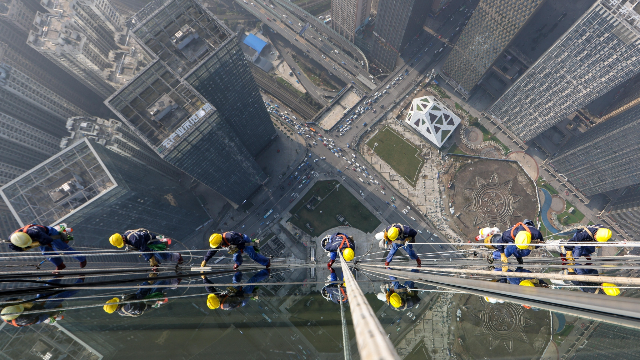 300米高空的"蜘蛛人"|贵阳市_新浪新闻