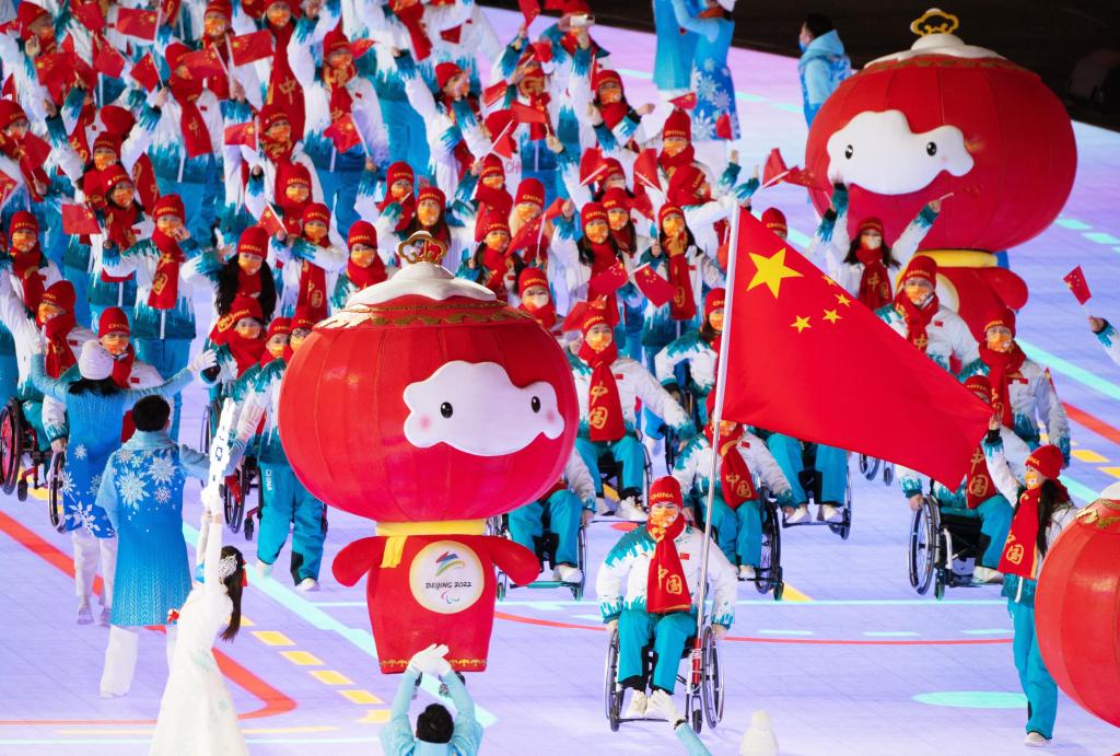 　　“雪容融”伴随中国代表团在北京2022年冬残奥会开幕式上入场（3月4日摄）。 新华社记者 邬惠我 摄