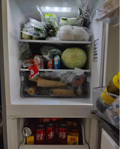 网友晒冰箱看深圳人如何准备过好七天慢生活